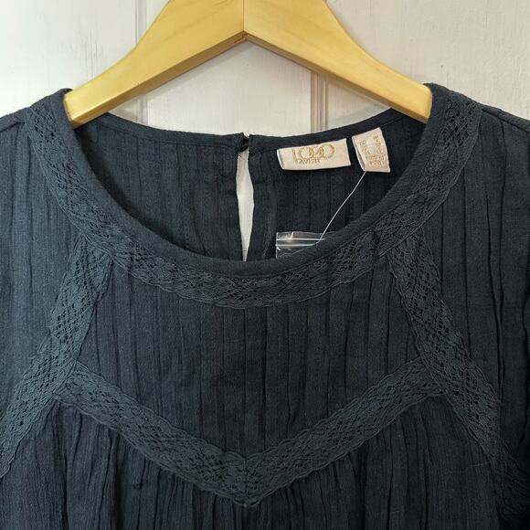 Logo Lavish Womens Top Size M Black Pleated Crochet Trim Keyhole Back Closure - Picture 6 of 9